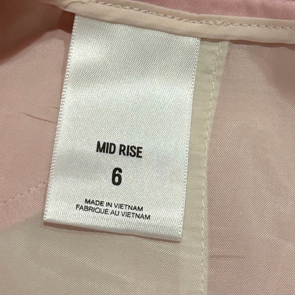Express Light Pink Belted Satin Dress Shorts - Size 6 - Picture 7 of 13